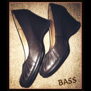 NWOT Vintage Bass Leather Wedges